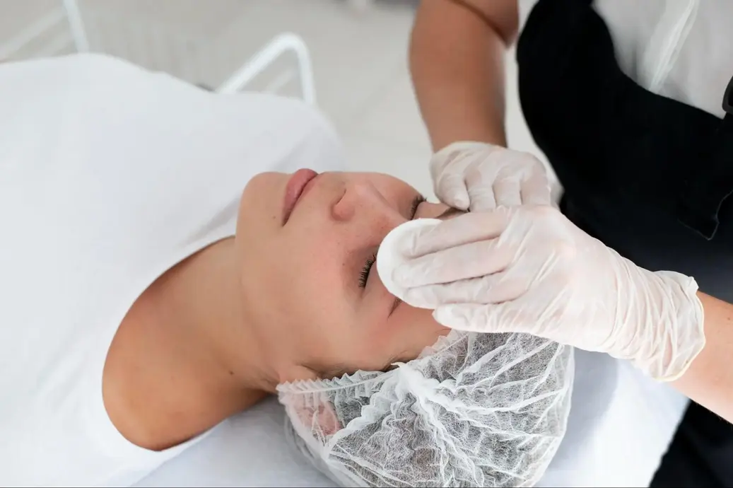 facial sessions performed by top dermatologist in Kannur
